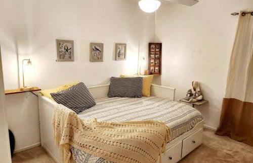 Family Retreat with Hot Tub, Piano, Games Room & Playhouse Medi Center Location - Foto 3