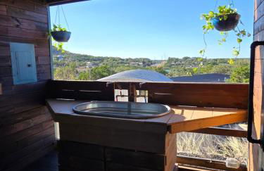 Hill Country Hangar with hottub, 7 minutes from the river and lake - Foto 11