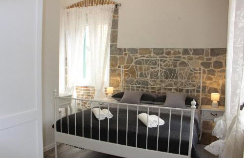 Old school apartment - Photo 22