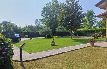 Charme rustico con ampio giardino e piscina con due camere - Foto 21