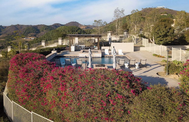 Modern Temecula Mansion w Pool, Hot Tub, Guest House & Valley Views Camila by Avantstay - Photo 45