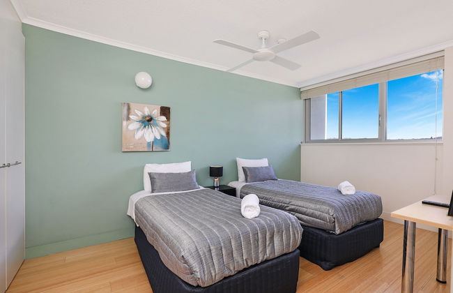 Elouera Tower Beachfront Apartments - Photo 14