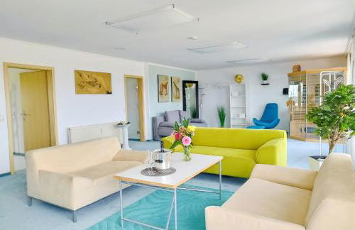 Seeblickapartment für bis zu 12, Nürnberg & Schwabach in 30-35 Minuten zu erreichen, Sauna, Arbeitsplatz, Dachterrasse & Grill - Foto 3