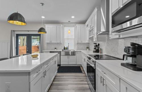 Brand New 4BR Near Downtown and Lucas Oil Stadium - Photo 14