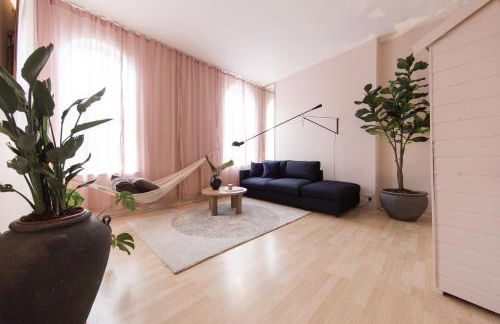 Shoreditch Loft w 100inch Cinema, Premium Mattress & Hammock, by the Design Traveller - Foto 2