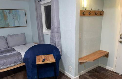 Cozy Little Cabin Slumber Village 3 - Photo 6