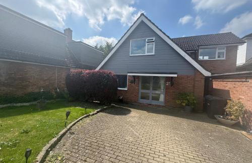 3 Bed with parking, ideal for families - Photo 1