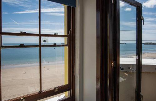 The Nest - 1 Bedroom Apartment - Tenby - Photo 6