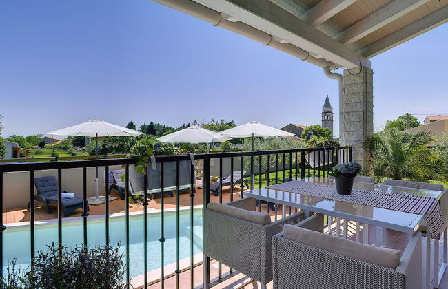 Superb Modern Villa With Pool, Large Fenced Yard Near the Beach - Foto 32