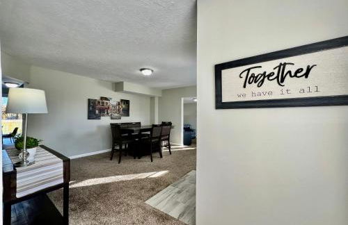 Charming 4BR Home in Liberty Township w Large Deck - Foto 11