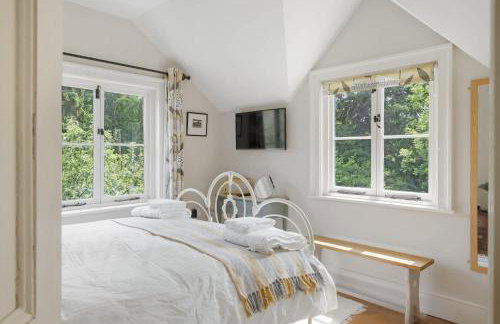 The East Wing Set in Beautiful Gardens Parking - Foto 6