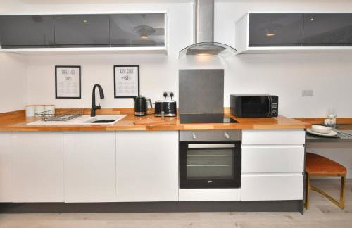 Antrobus Deluxe Apartments by YourStays - Photo 30