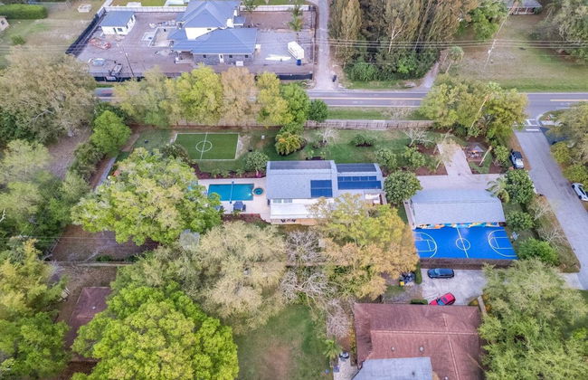 Luxe Largo Retreat: Pool, Games, Basketball & More - Foto 79