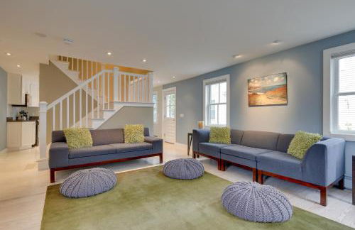 Walk to Beach and Commercial Street! Condo with Patio - Foto 1