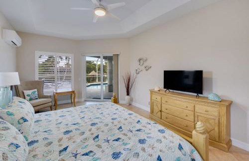 Cape Serenity- Premier Waterfront Villa with Kayaks and Bikes - Foto 16