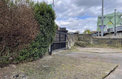 Entire home in Leeds, Free WiFi, 3 Car Parking - Foto 8