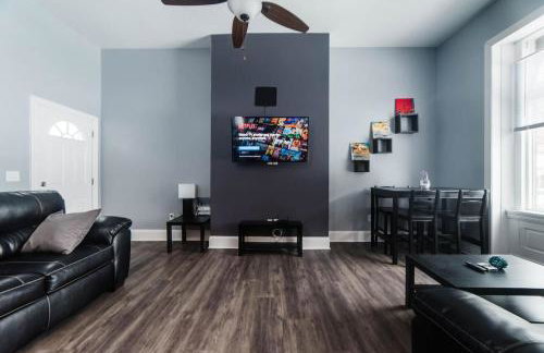 Massive Home - GroupStay - Parking & Location - Foto 1