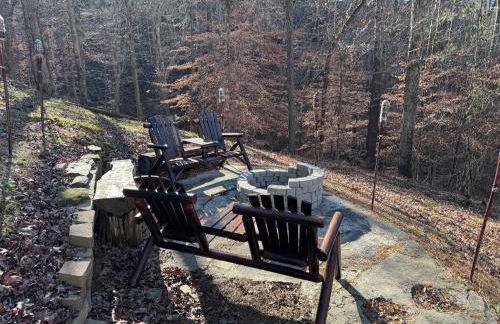 4 BR Mountain Cabin with Hot Tub & Fire Pit in GA - Foto 42