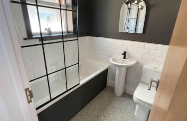 1 bed flat with parking near town centre - Photo 10