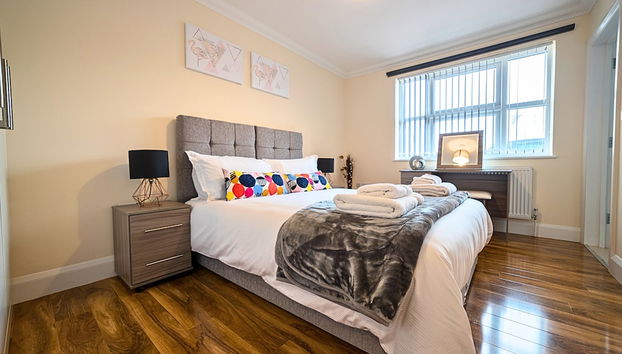 Apartment in Staines-upon-Thames - Photo 2