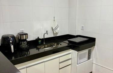 Flat Confortavel com Ar e Prox Shopping e Centro - Foto 7