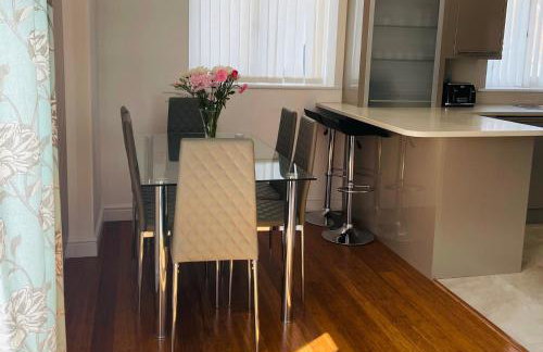 Sunny Corner, Padstow. Spacious 3 bedrooms, 2.5 bathrooms, parking, garden. - Foto 7