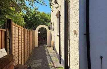 The Flat at Conway House - Photo 18