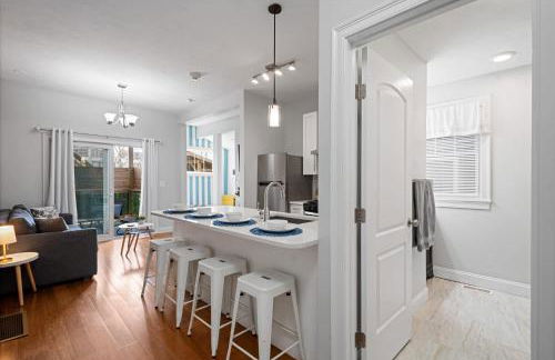 Jennifer's Stylish Apt Private Deck Backyard Oasis - Foto 9