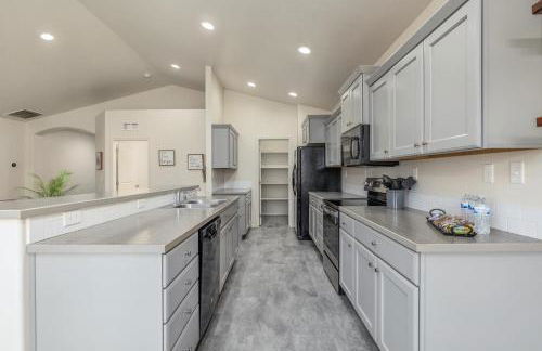 Modern Luxurious 4-bedroom Centrally located home - Foto 49