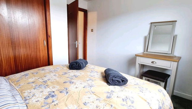 Lovely 2 bed with free parking - Foto 2, Habitación