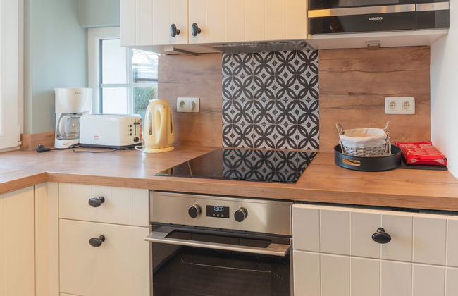 Charming Cottage Near Lake - Photo 16