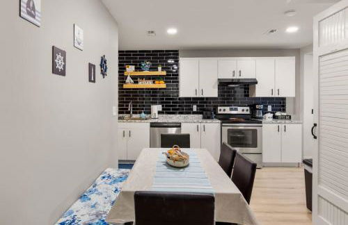 Lakeside Bliss 2BR, 1BA with All Modern Comforts - Foto 21