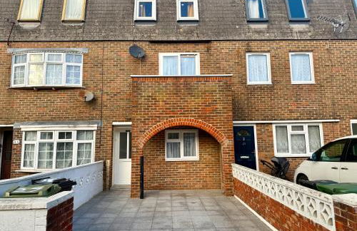 Modern Elegant Home - Photo 3