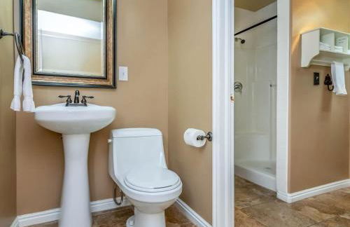 Wasatch Retreat in Draper with Mtn Views Theater and Hot Tub - Foto 45