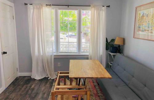 Sunlit Surf House 4BR Downtown Walk to beach - Foto 40