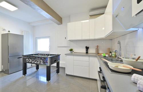 Yello Homes - Luxus Loft für bis zu 7 Personen nähe Airport & Messe, Tischfußball & Whirlpool - Foto 14