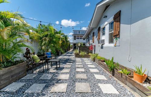 Cozy 1BR • Courtyard + Shared Deck - Foto 28