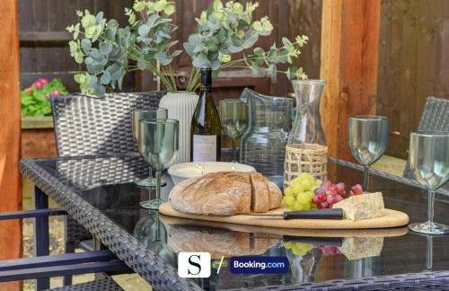 LastMinOffer 10pc Off I A Lovely Executive Home for Families or Contractors I A Lovely Garden and Parking Space I Wifi I Early check-in or Long Term Rates Available I SILVA Short Term Lets 4 out of 5 from over 650 stays - Photo 10