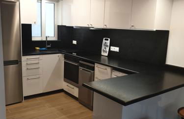 Newly Renovated Varkiza Beachside One Bedroom with Large Terrace - Foto 7