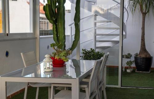 Atico en Triana - 2 terrazas privadas con parking - Photo 10