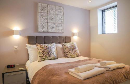 Apartment Seven - Photo 17