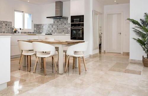 PA18- Stunning flat gym indoor and outdoor pool - Photo 40