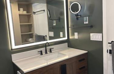 The Vault - Hidden Playroom For Couples - Private Hot Tub - Mountain Views - Riverfront - Foto 22