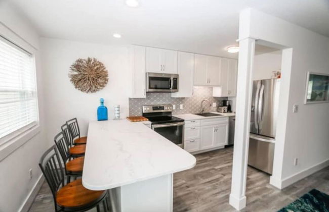 Calming Waves - 2 1 Condo 1 Block From Beach - Photo 3