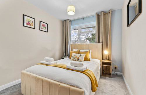 KingstonUponThames Contractor Sleeps8 Parking - Photo 3