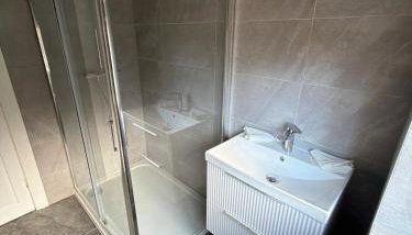 2 Bed house - Brighouse close to McDonalds and B&M - Foto 4