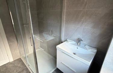 2 Bed house - Brighouse close to McDonalds and B&M - Foto 4