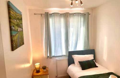 Cosy and spacious Home -Free parking, Free WiFi- sleeps 5 by FINNA Properties Ltd - Foto 11