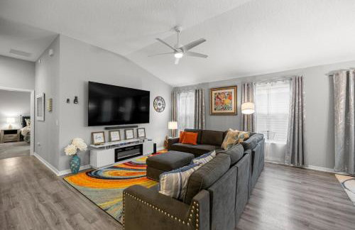 Luxe 2BR in The Villages, Mins to Eastport Town Square With Patio and Kingbed - Foto 20