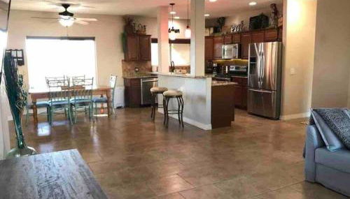 Spacious 3 BR with Pool Minutes Away from Lake - Foto 3